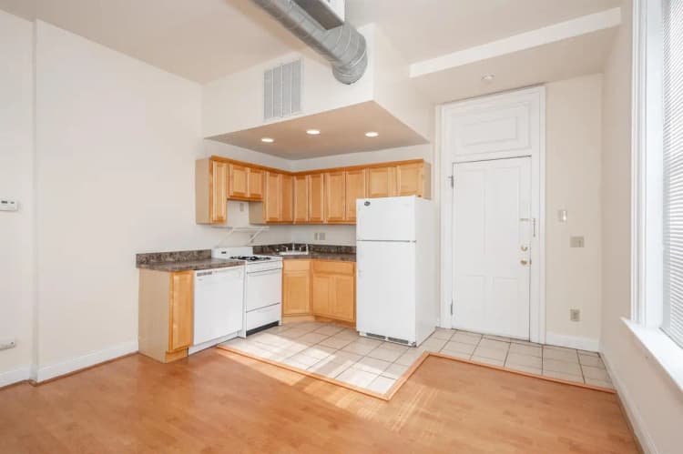 Cincinnati apartments for rent - image - 9 E University 1 (7 of 11).jpg
