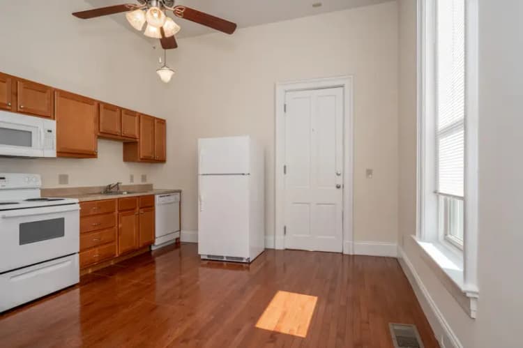 Cincinnati apartments for rent - image - 9 E University 6 Web (4 of 15).jpg