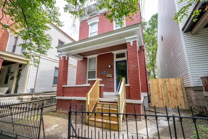 Cincinnati apartments for rent - Property image - 2718 Jefferson Avenue - 1