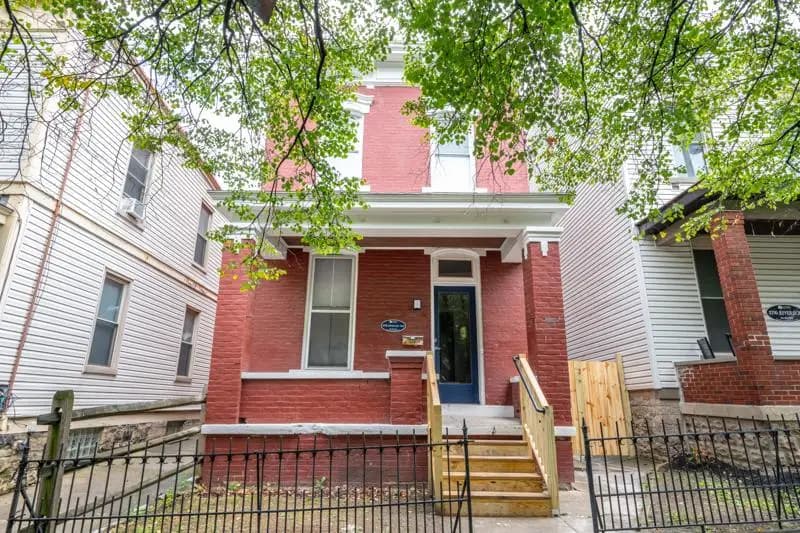 Cincinnati apartments for rent - Property image - 2718 Jefferson Avenue - 2