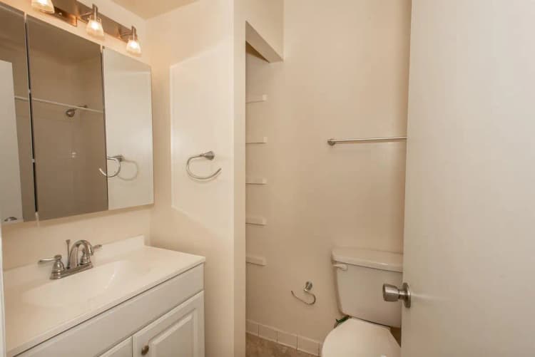 Cincinnati apartments for rent - image - Oak 301 Print-1910052002515710179.jpg