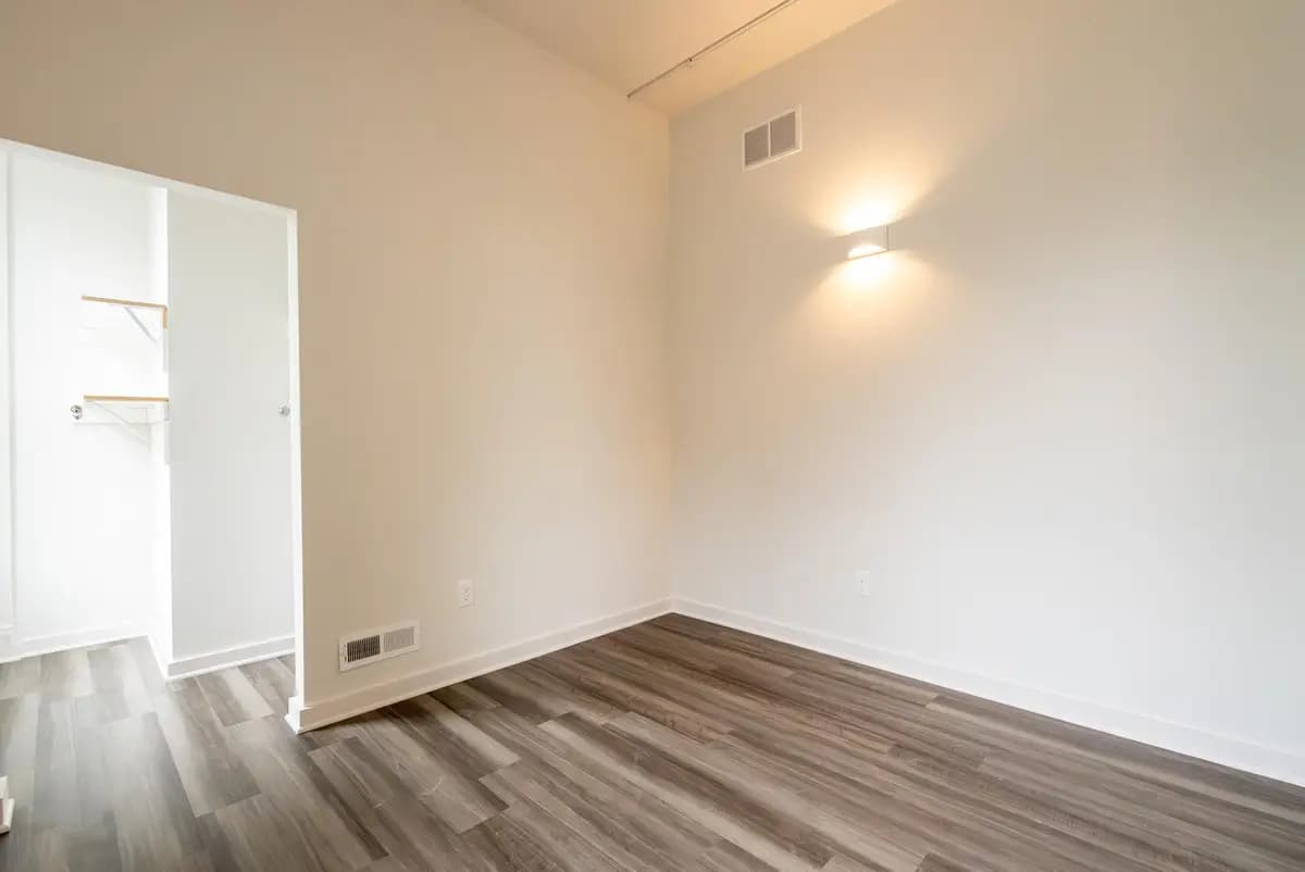 Cincinnati apartments for rent - image - 36 E Hollister Web-44.jpg