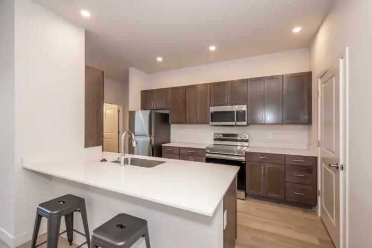Cincinnati apartments for rent - image - 273-William-Howard-Taft-404-4-of-13.jpg
