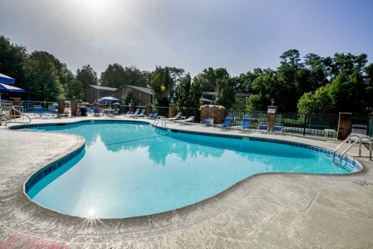 Cincinnati apartments for rent - image - Gettysburg Square Apartments pool