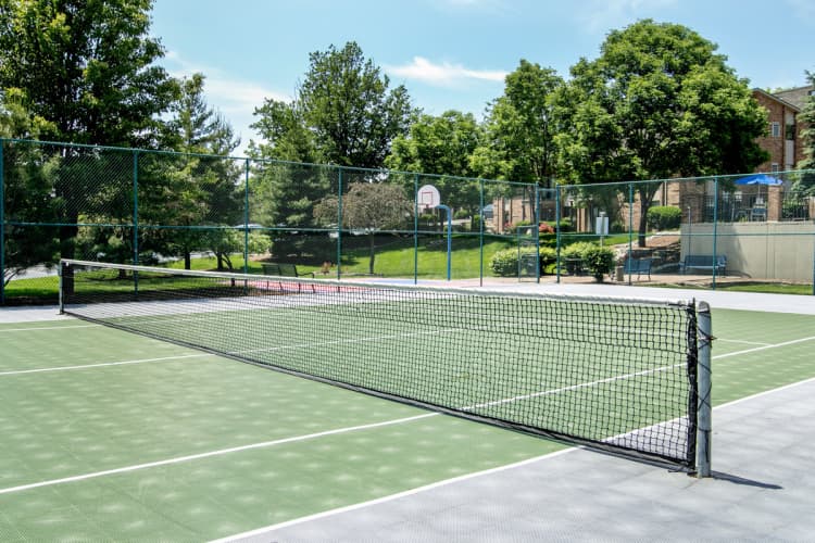 Cincinnati apartments for rent - image - Gettysburg Square Apartments tennis court