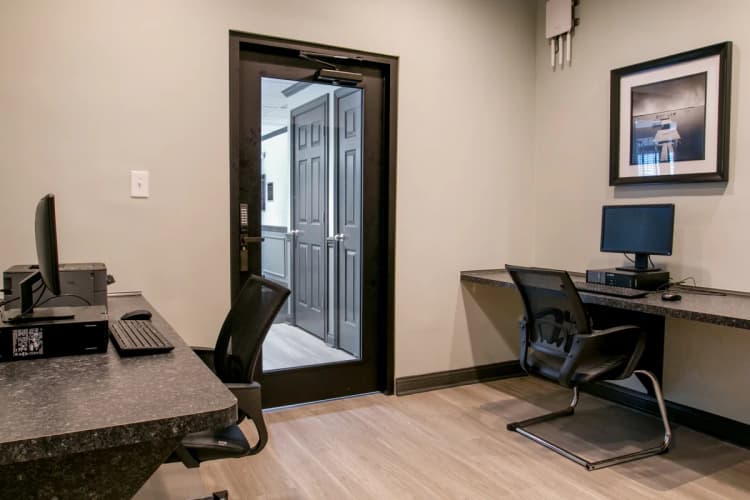 Cincinnati apartments for rent - image - Gettysburg Square Apartments business office