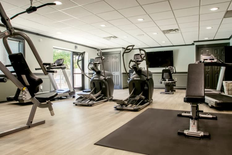 Cincinnati apartments for rent - image - Gettysburg Square Apartments fitness center