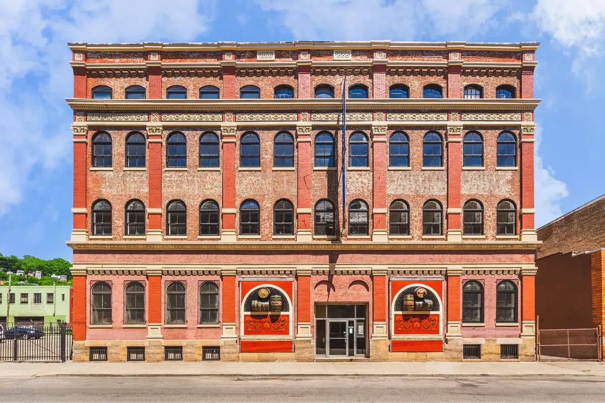Cincinnati apartments for rent - image - 1622-Vine_BZ-SocialMedia.jpg