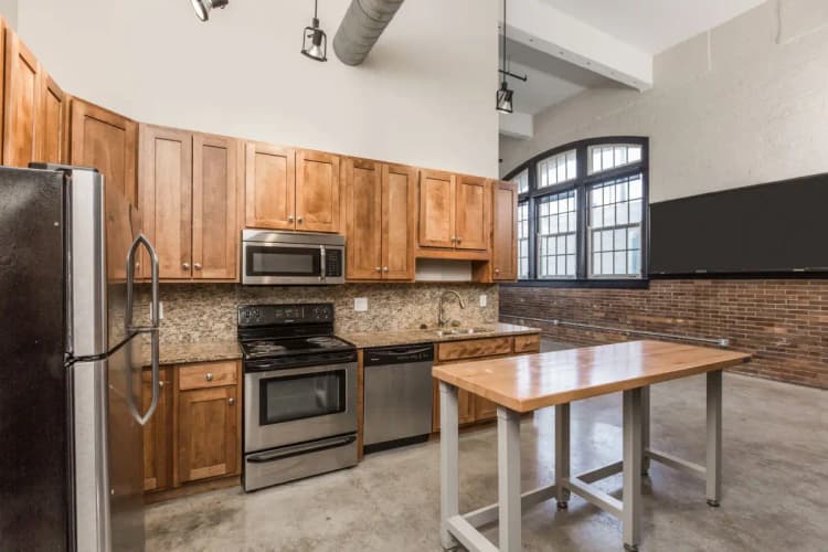 Cincinnati apartments for rent - image - AlumniLofts_Unit-106_01-1920w.webp