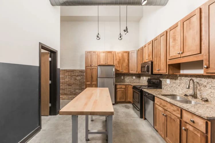 Cincinnati apartments for rent - image - AlumniLofts_Unit-106_03-1920w.webp