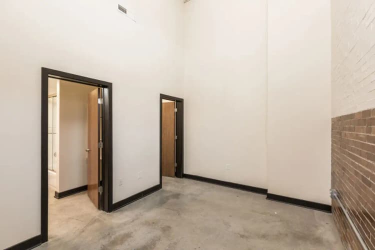 Cincinnati apartments for rent - image - AlumniLofts_Unit-106_11-1920w.webp