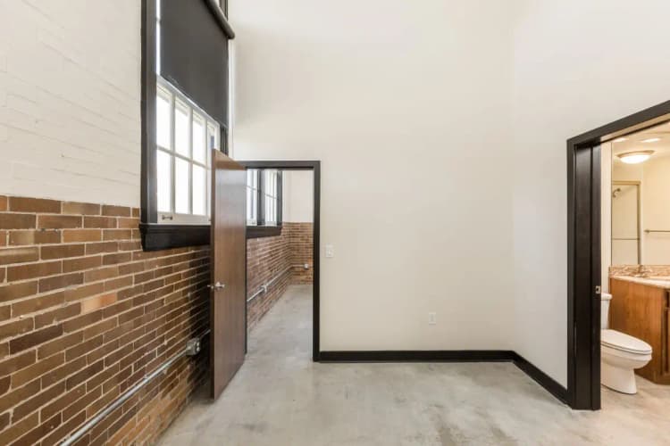 Cincinnati apartments for rent - image - AlumniLofts_Unit-106_12-1920w.webp