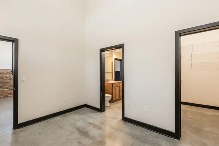 Cincinnati apartments for rent - image - AlumniLofts_Unit-106_13-1920w.webp