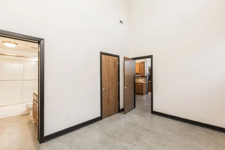 Cincinnati apartments for rent - image - AlumniLofts_Unit-106_14-1920w.webp