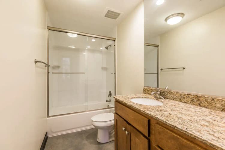 Cincinnati apartments for rent - image - AlumniLofts_Unit-337_13-1920w.webp