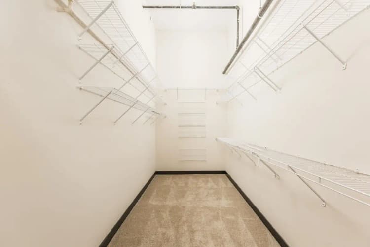 Cincinnati apartments for rent - image - AlumniLofts_Unit-531_11-1920w.webp