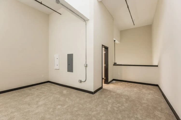 Cincinnati apartments for rent - image - AlumniLofts_Unit-531_12-1920w.webp