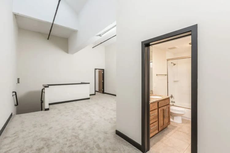 Cincinnati apartments for rent - image - AlumniLofts_Unit-531_14-1920w.webp