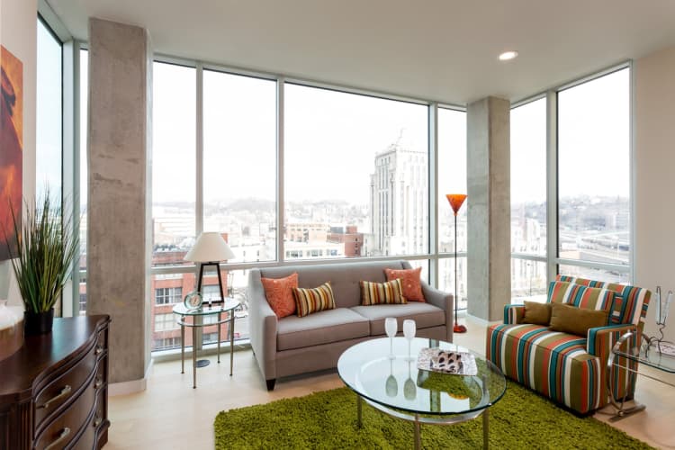 Cincinnati apartments for rent - image - Seven at Broadway living room