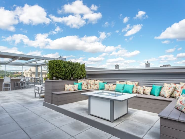 Cincinnati apartments for rent - image - Seven at Broadway roof deck lounge