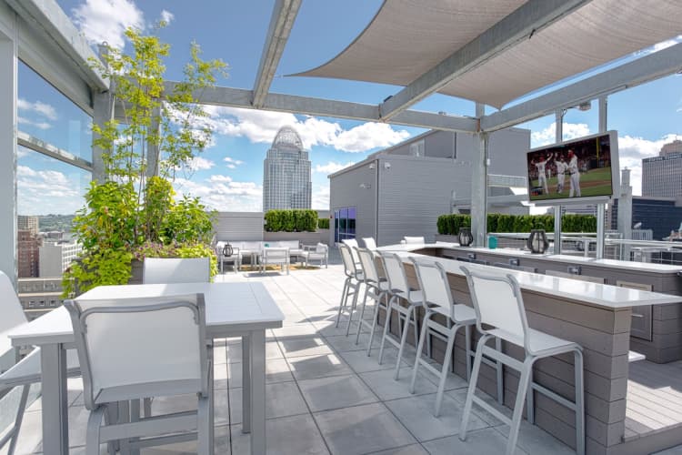 Cincinnati apartments for rent - image - Seven at Broadway roof deck bar