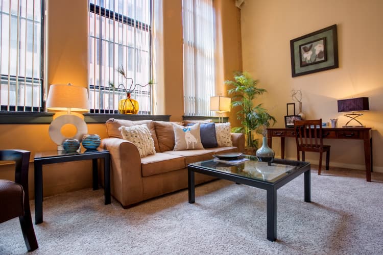 Cincinnati apartments for rent - image - Sycamore Place living room