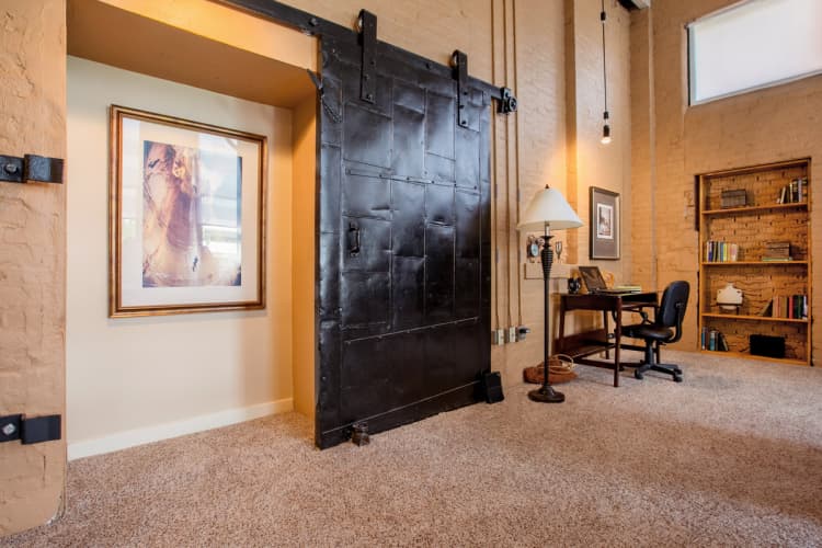 Cincinnati apartments for rent - image - Sycamore Place Lofts living room