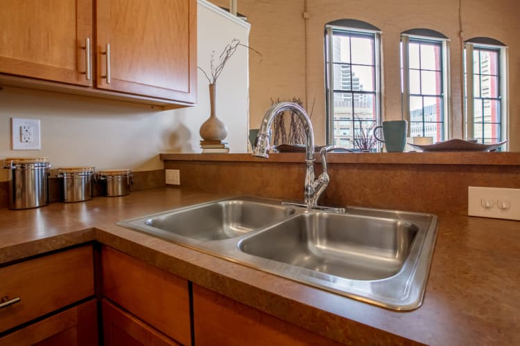 Cincinnati apartments for rent - image - Sycamore Place Lofts kitchen