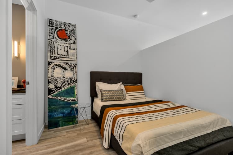 Cincinnati apartments for rent - image - The Blonde bedroom
