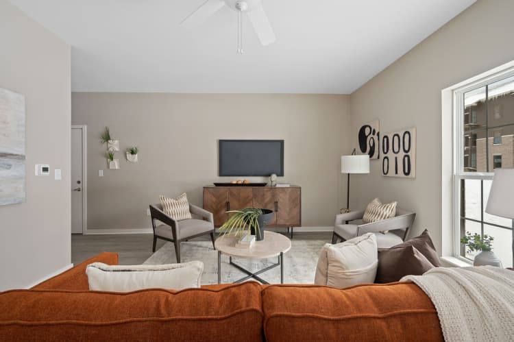 Cincinnati apartments for rent - image - Living Room to Entrance Layout at Vicinity