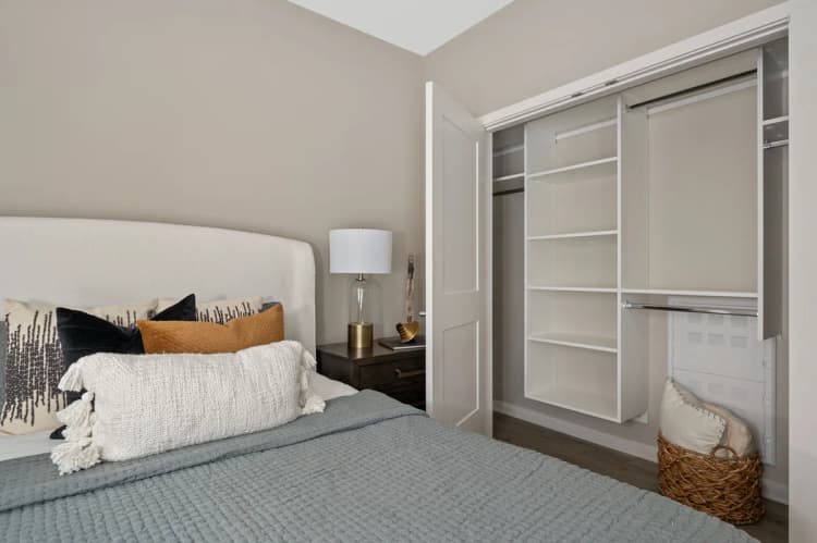 Cincinnati apartments for rent - image - 1 Bedroom + Den M4