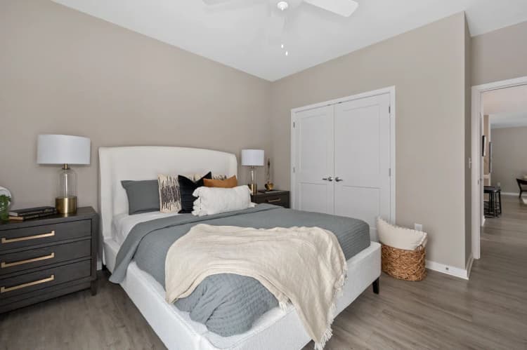 Cincinnati apartments for rent - image - 1 Bedroom + Den M4