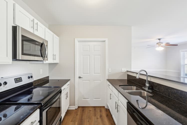 Cincinnati apartments for rent - image - 8-print-Sycamore Ln-008