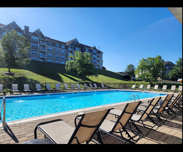 Cincinnati apartments for rent - image - water's bend pool