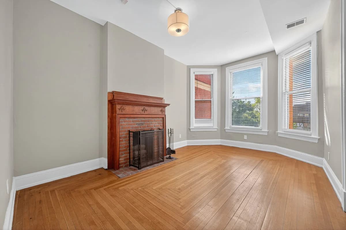 Cincinnati apartments for rent - image - Flat 102 Living Room