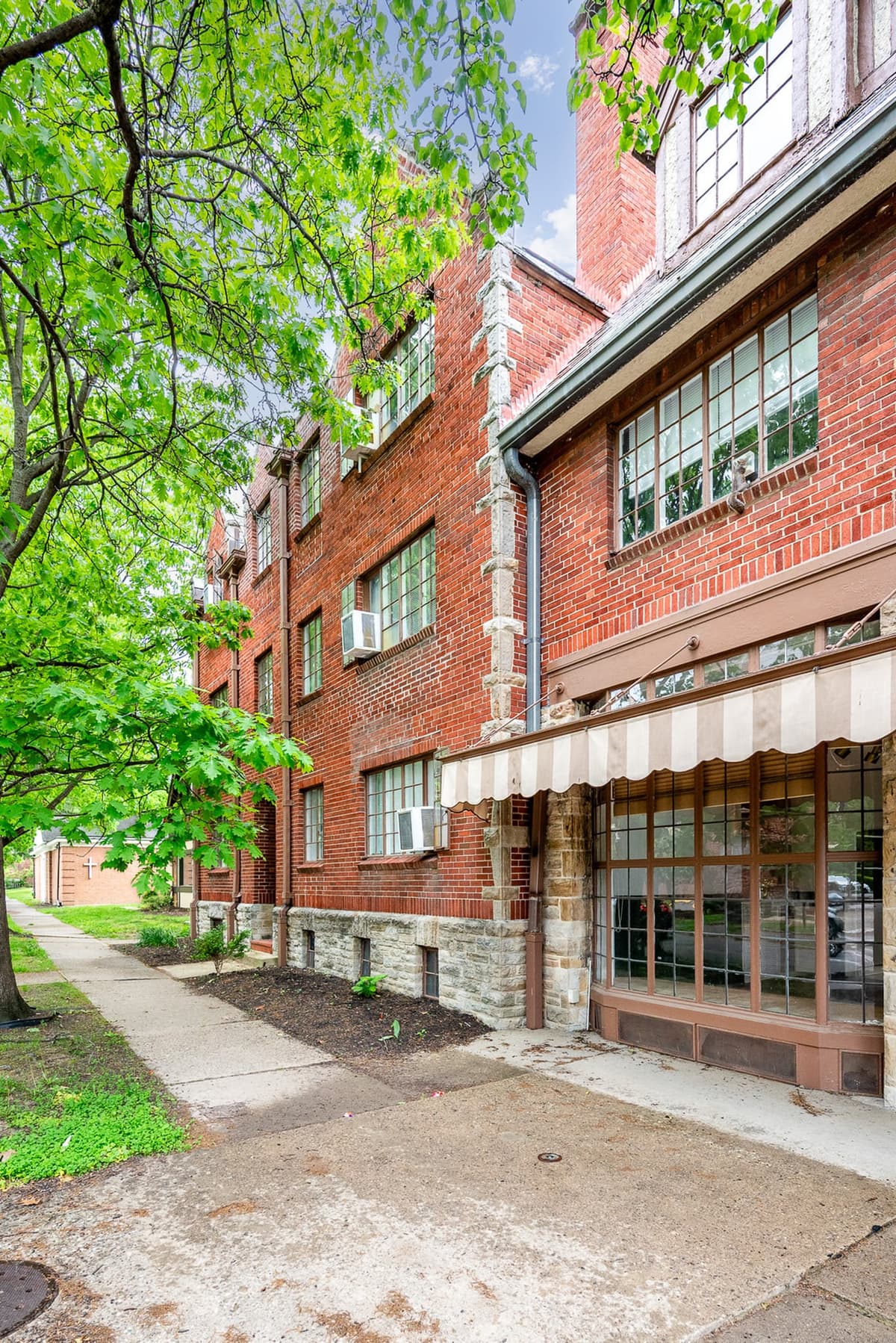 Cincinnati apartments for rent - Property image - Mariemont Square - 2