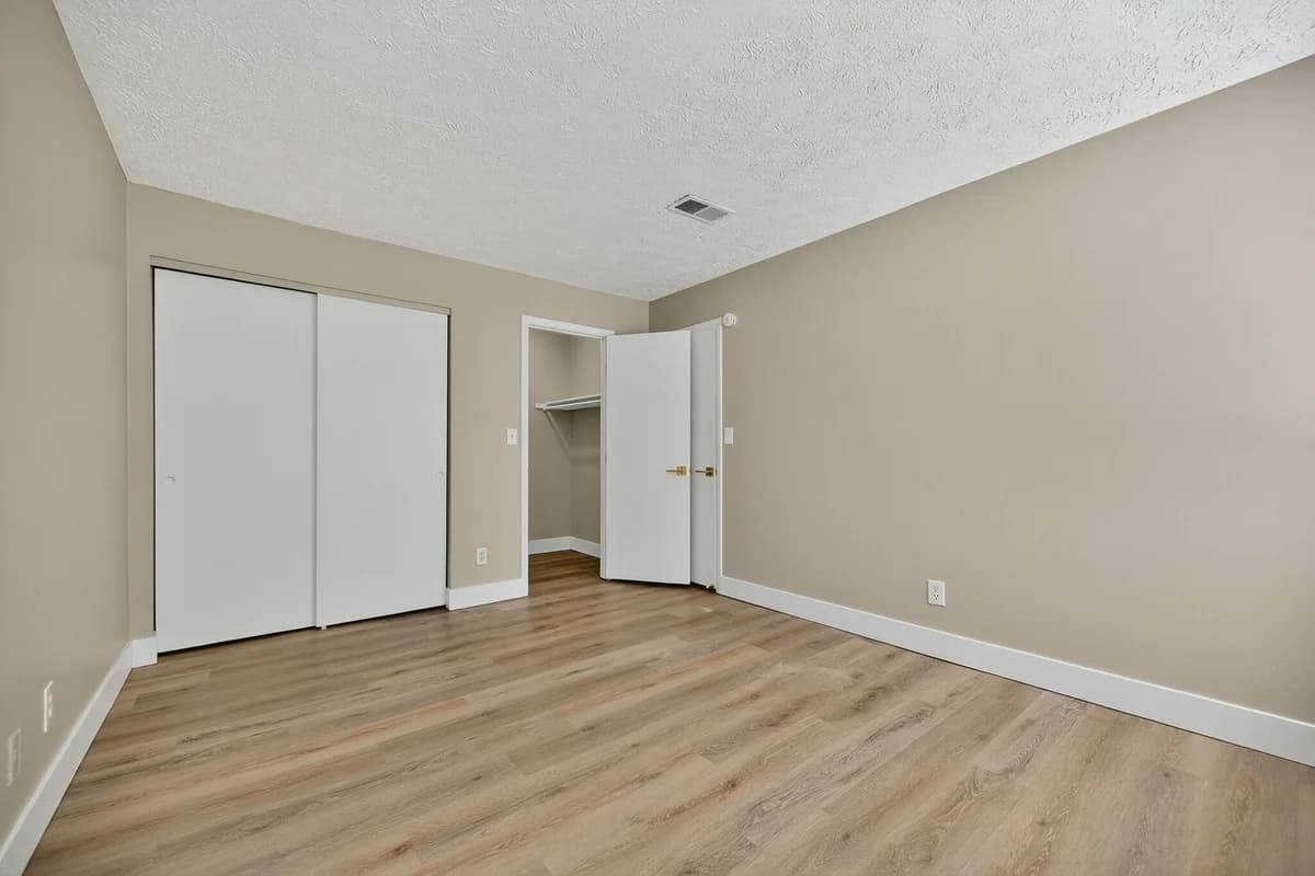 Cincinnati apartments for rent - image - 2x1 Renovated Bedroom