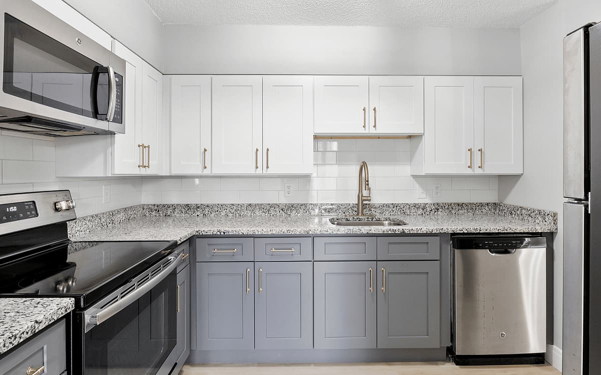 Cincinnati apartments for rent - Property image - Oasis of O'Bryonville - 1