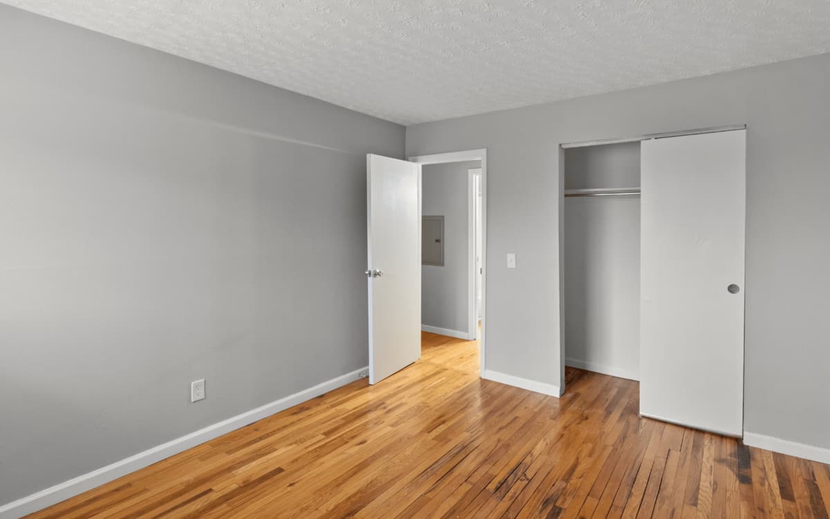 Cincinnati apartments for rent - image - Spacious Bedroom