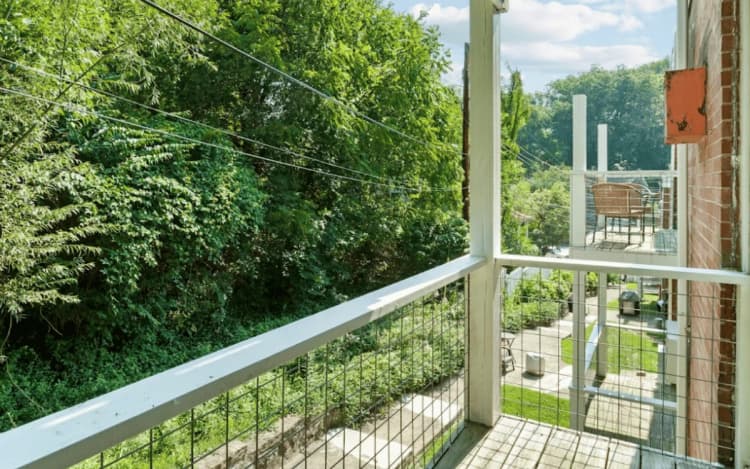 Cincinnati apartments for rent - image - Somerset Balcony