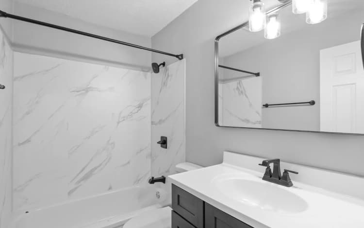 Cincinnati apartments for rent - image - Modern Bathroom