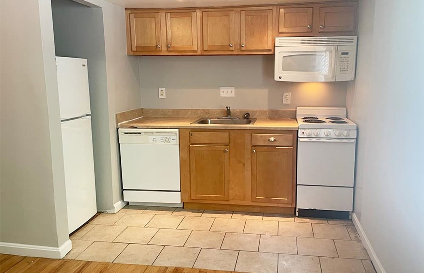 Cincinnati apartments for rent - Property image - 562 Lowell Avenue - 2