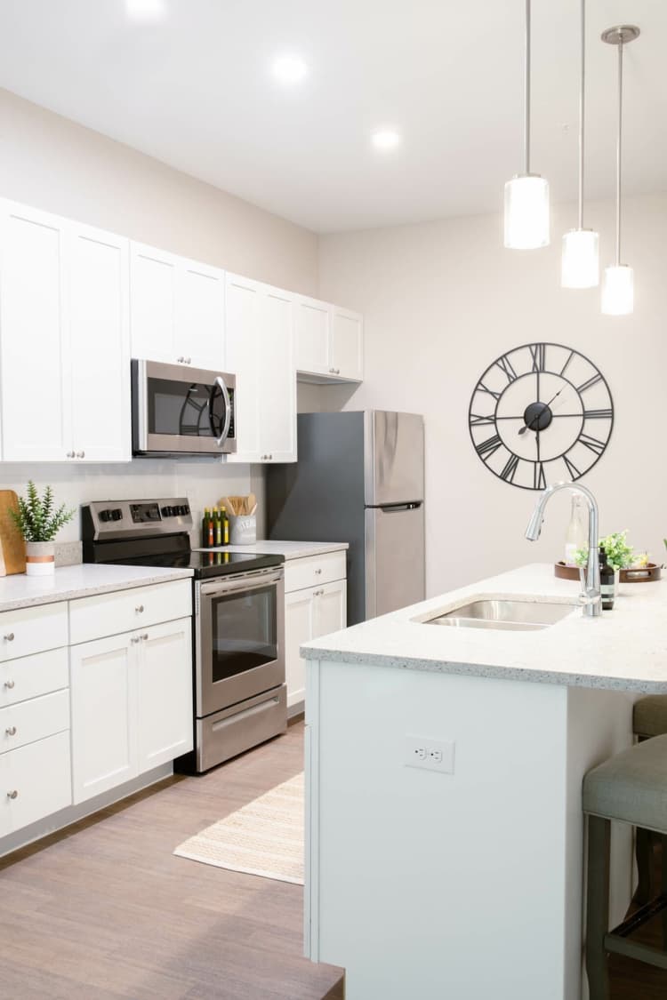 Cincinnati apartments for rent - image - Stainless Steel Appliances | Cincinnati OH Apartments For Rent | The residences at MQ