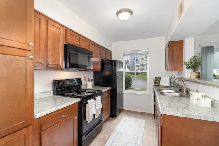Cincinnati apartments for rent - image - 009_6700_hopeful_rd_19-edit_476.webp