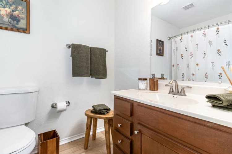 Cincinnati apartments for rent - image - 016_6700_hopeful_rd_33-edit_215.webp