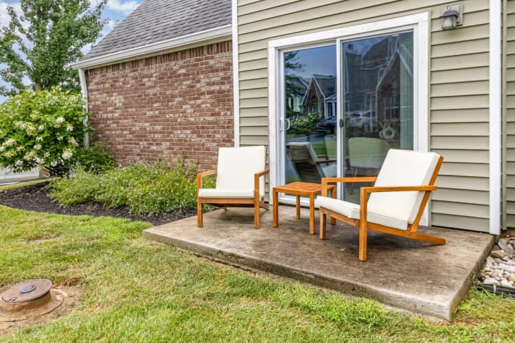 Cincinnati apartments for rent - image - Relaxing Outdoor Space