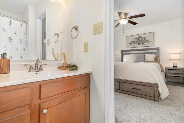 Cincinnati apartments for rent - image - Wake Up in Comfort