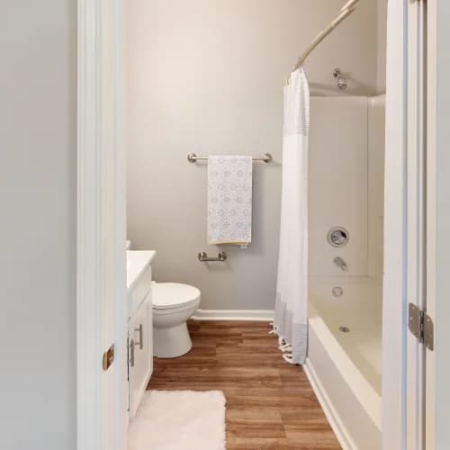 Cincinnati apartments for rent - image - Barton-Bathroom_saui7h.webp