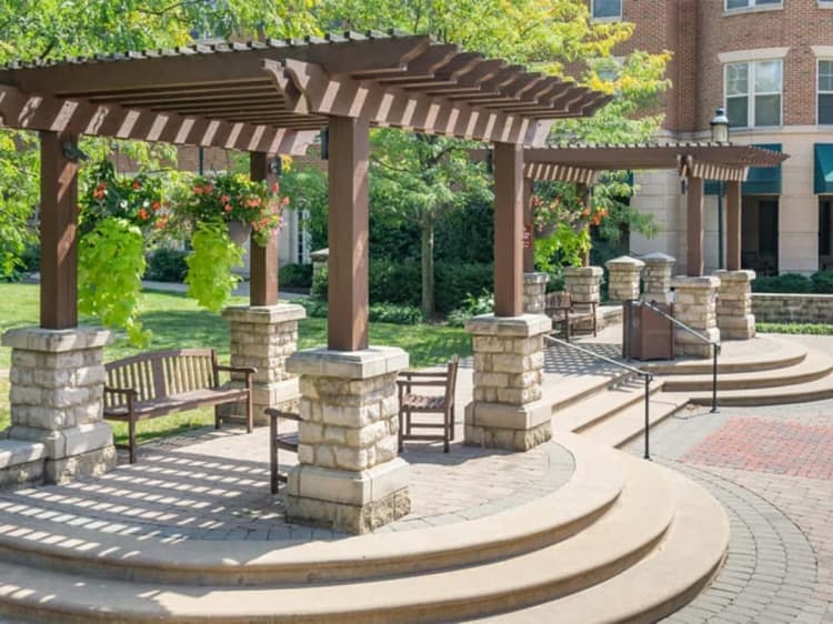 Cincinnati apartments for rent - image - stetsoncourtyard_resized_ok19nq.webp