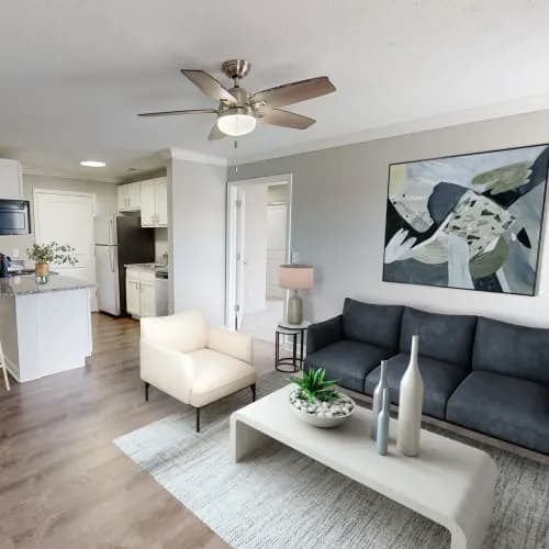 Cincinnati apartments for rent - image - Emerald_Bay___Lakefront___Living_Room_Emerald_Bay___Lakefront___Living_Room_31-01-25_14_25_knopvt.webp